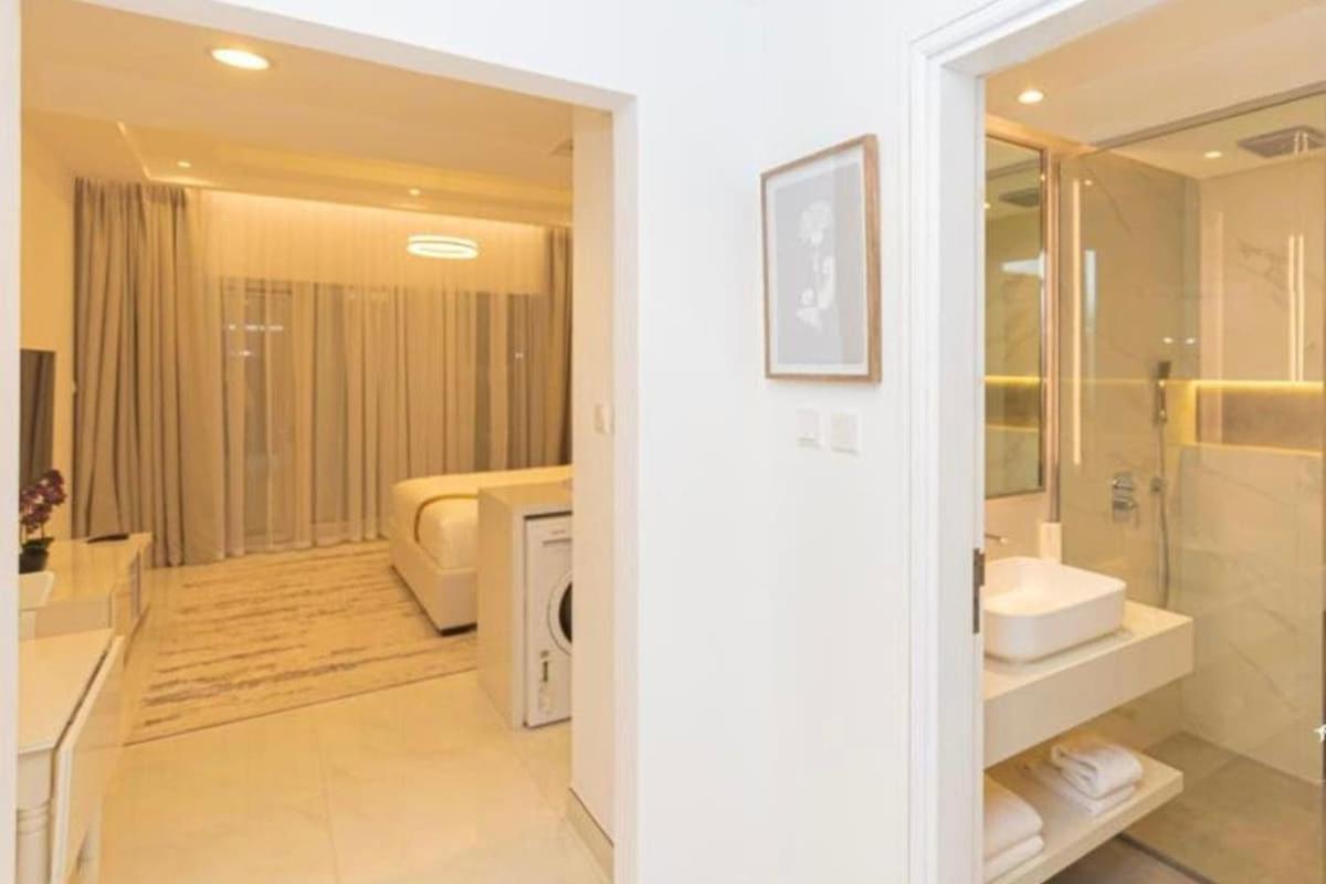 Апартаменты Stylish 5 Min Walk To Mall & Burj Khalifa Дубай