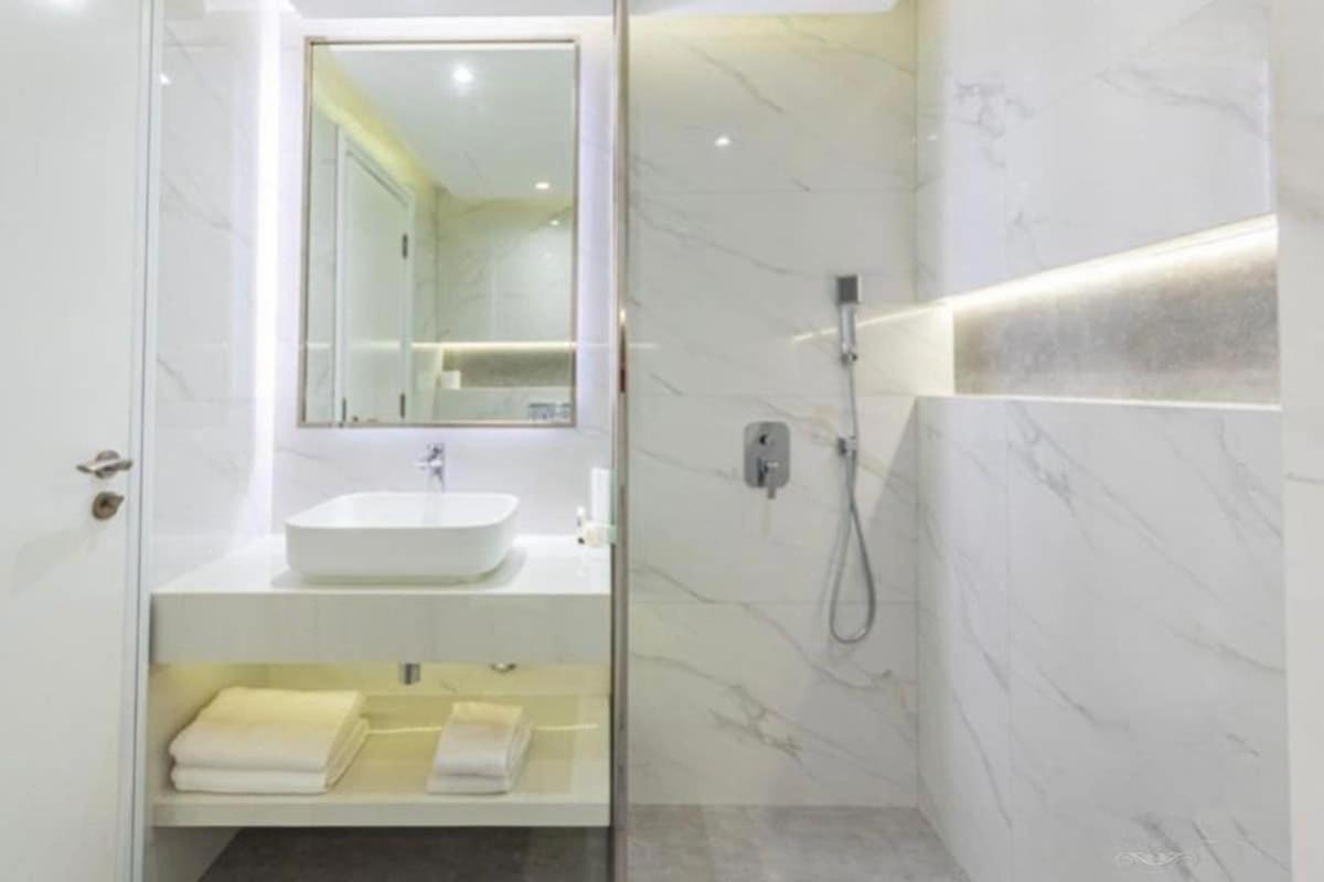 Stylish 5 Min Walk To Mall & Burj Khalifa Апартаменты Дубай